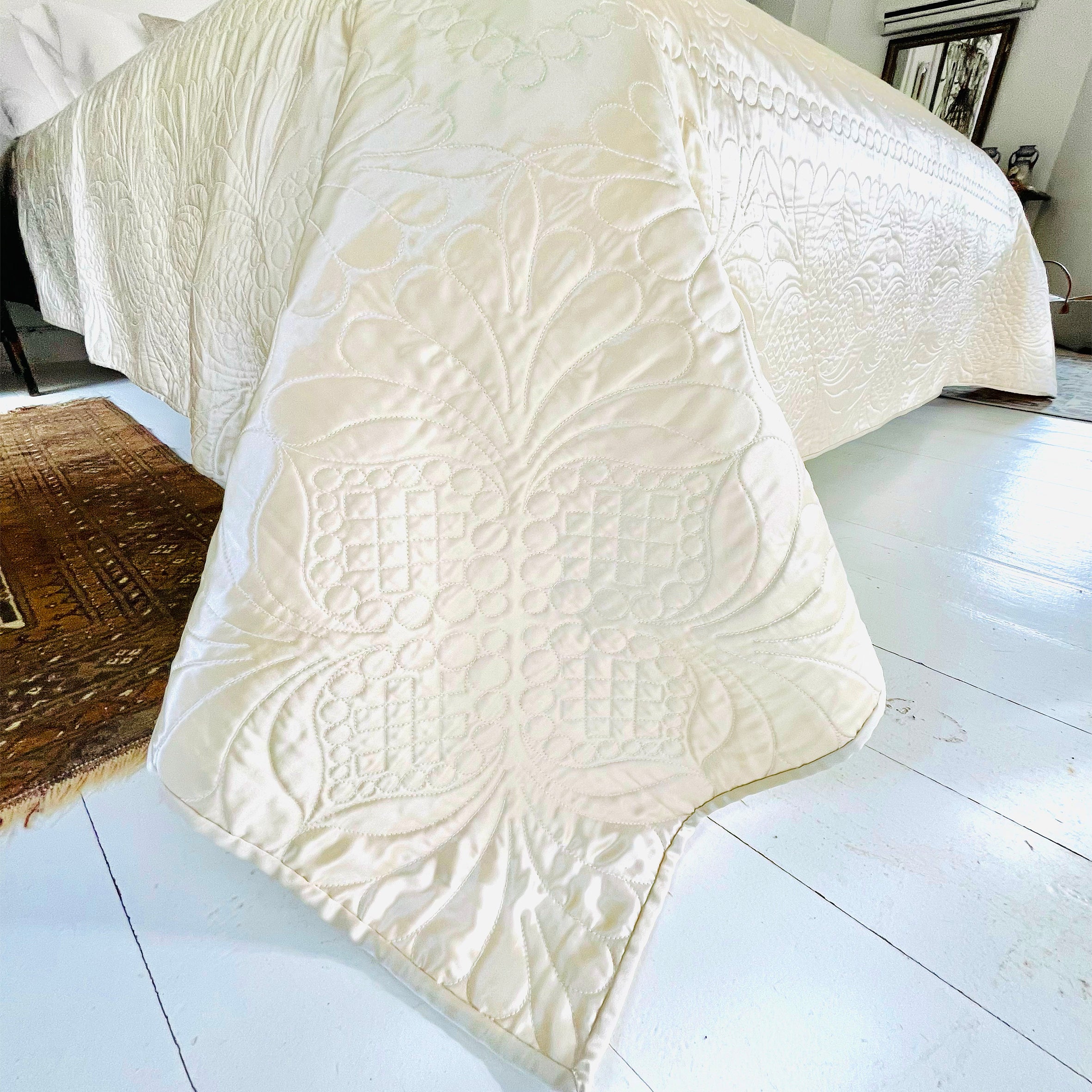 100% Pure Mulberry Silk Embroidered Quilt