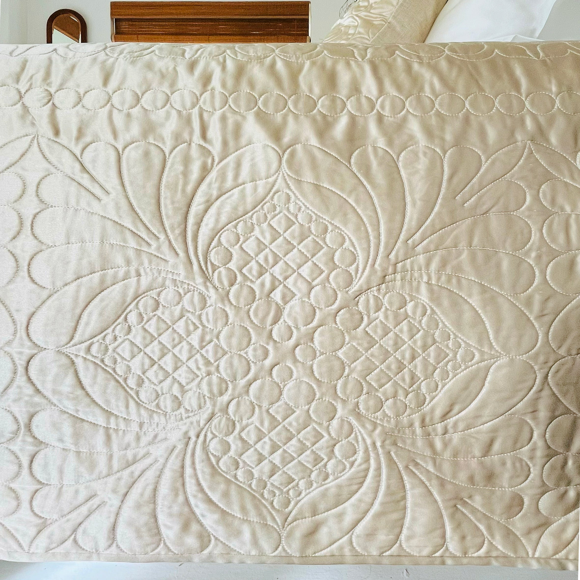 100% Pure Mulberry Silk Embroidered Quilt